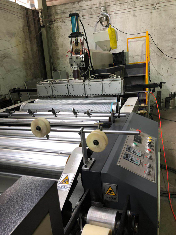 LSPE1500型緩沖復(fù)合PE氣泡膜機-全自動高速氣墊膜機-氣泡膜機器
